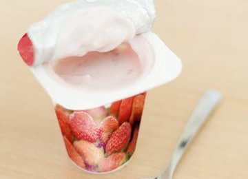 Sữa chua trái cây đóng hộp