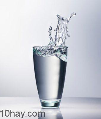Uống nước – cách chống say rượu cần thiết