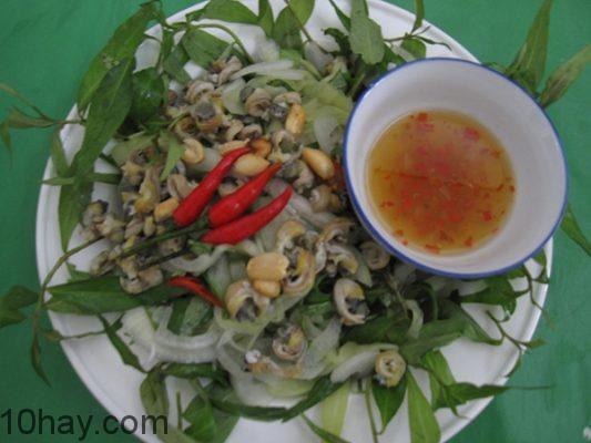 Gỏi ngó lục bình trộn ốc gạo
