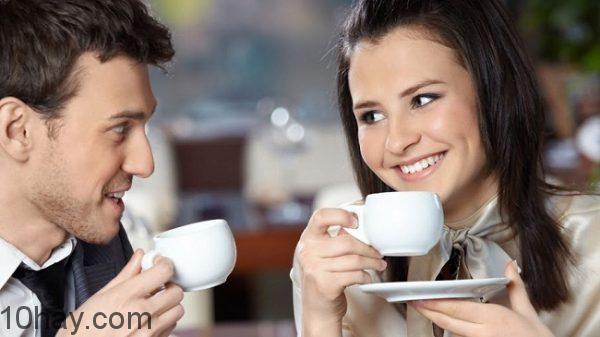 Im lặng và mỉm cười khi không biết nói gì