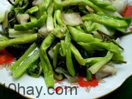 Ngó lục bình xào thịt ba chỉ