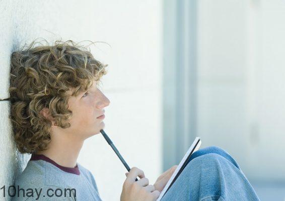 Cha mẹ, thầy cô 'bỏ rơi' các em đối mặt khó khăn tuổi dậy thì một mình