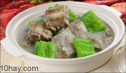 Canh khổ qua nấu sườn