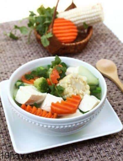 Canh đậu phụ với rau củ