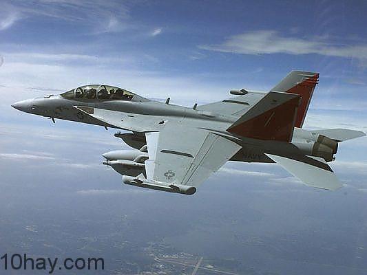Boeing EA-18G Growler (102 triệu USD).