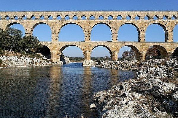 Cầu Pont du Gard