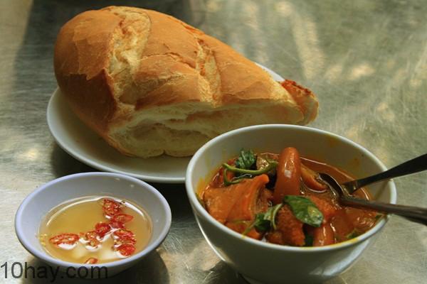Phá lấu bánh mì