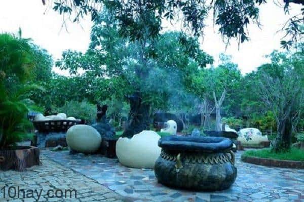 Suối nước nóng Bình Châu