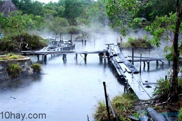 Khung cảnh Suối nước nóng Bình Châu