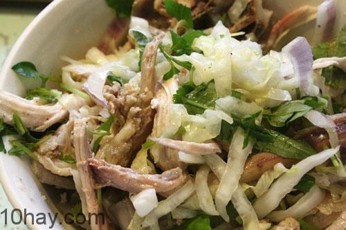 Món gà trộn bắp cải ngon, thấm gia vị khiến ai cũng thích thú khi ăn