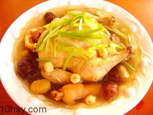 Món gà hầm hạt sen tẩm bổ