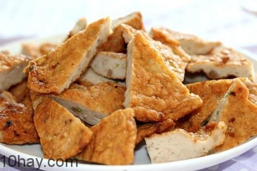 Món chả cá chiên giòn chấm nước mắm tỏi ớt cay nồng