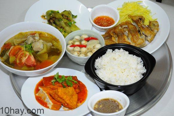 Mâm cơm ngon với những món ăn hợp khẩu vị cả nhà