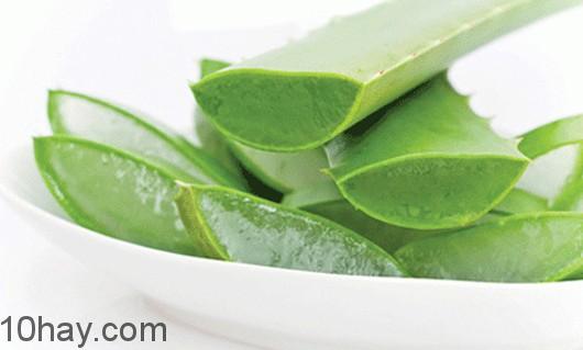 Collagen trong nha đam giúp làn da hết sạm đen do cháy nắng