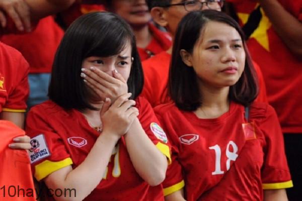 Không cho người yêu xem bóng đá