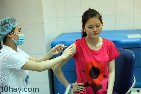 tiêm phòng để giảm thiểu nguy cơ mắc bệnh