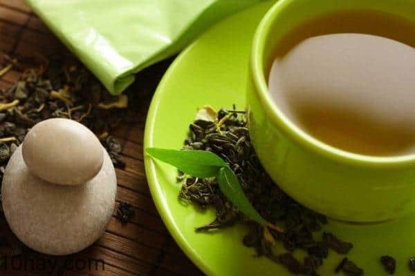 Nước trà xanh làm dịu vết bỏng nắng hiệu quả