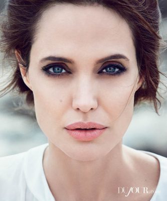 Angelina Jolie đã nhận rất nhiều giải thưởng danh giá cho công tác nhân đạo.