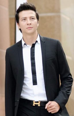 Duong Hoang Anh sang trọng, lịch thiệp và là một diễn viên giỏi.