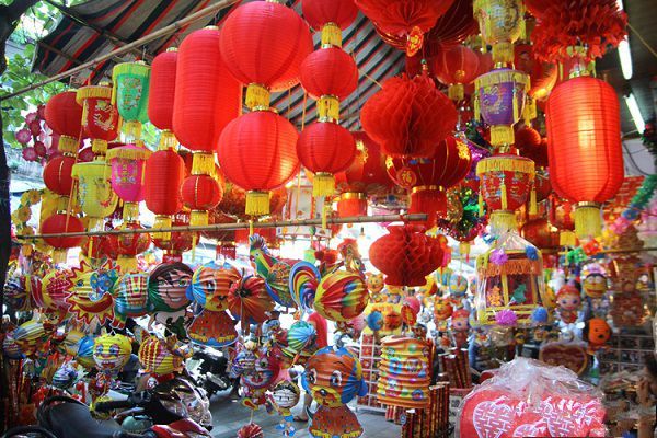 Phố Hàng Mã mù Trung thu