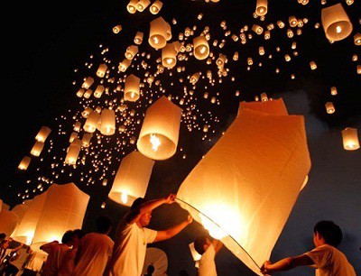 Thả đèn trời tại sân Vận động Mỹ Đình trong Trung thu