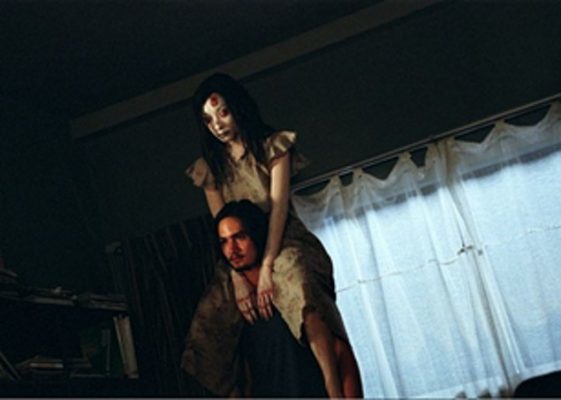 Ma ngồi trên cổ
