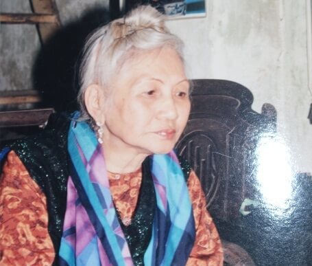 Nữ sĩ Ngân Giang