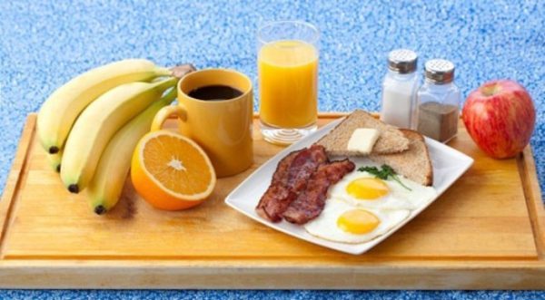 Ăn nhiều loại thực phẩm khác nhau vào bữa ăn sáng