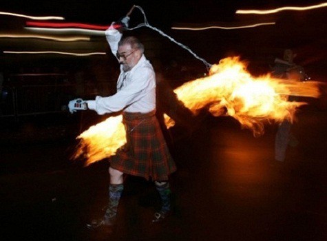 Lễ hội cầu lửa Hogmanay – Scotland