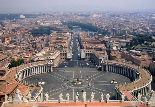 Vatican là quốc gia độc lập nhỏ nhất thế giới, với diện tích chỉ vẻn vẹn có 0,44 km2, lọt thỏm trong thành Rome