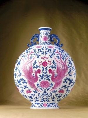 Chiếc bình cổ có bút tích của vua Càn Long
