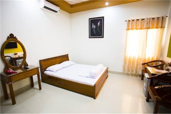 Khách sạn Hoàng Gia