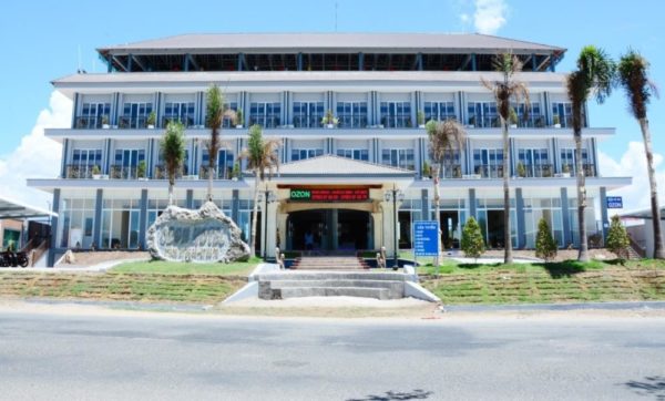 Khách sạn Ozon Hotel