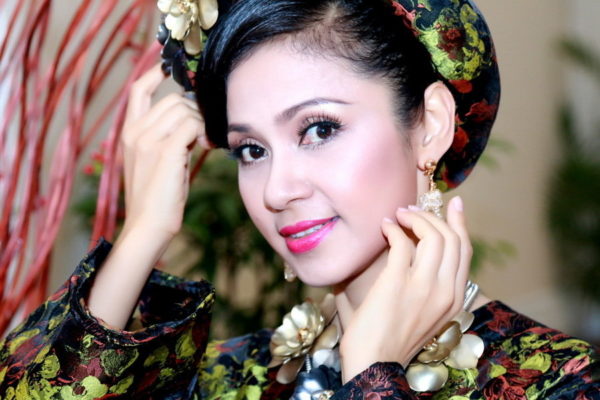 Nữ diễn viên Việt Trinh