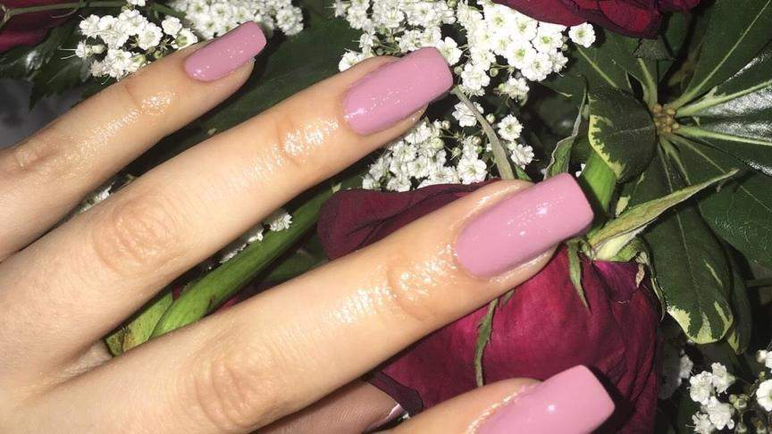 Nước sơn luôn phải chất lượng để bảo vệ đôi bàn tay yêu của khách.