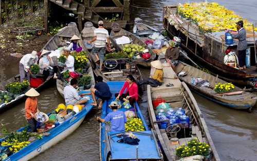 Chợ nổi Cái Bè
