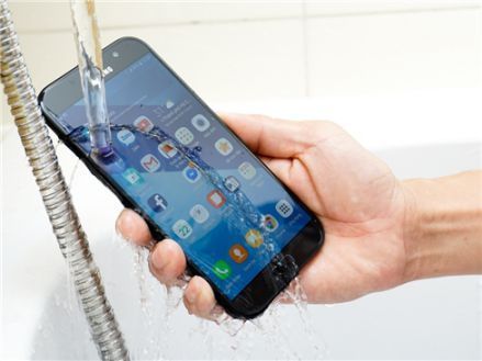 Mẫu Samsung Galaxy A7 2017- Chụp ảnh đẹp, chống nước tuyệt đối